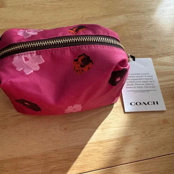 Coach Make-Up bag - Picture 2 of 3